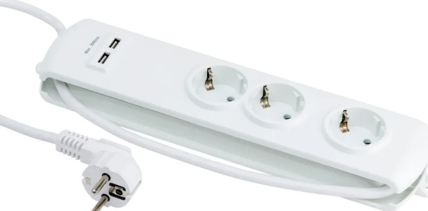 Skjøteledning 3-veis m/USB 1,4 meter