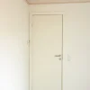 Stabil hvitmalt dør - 72,5 x 204 cm